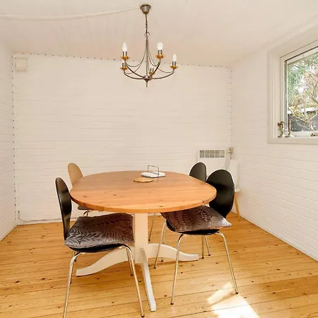 Iv Holiday home Follenslev